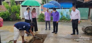 ทน.แม่สอด ลงพื้นที่ติดตามความคืบหน้าการวางท่อระบายน้ำชุมชนบ้านทุ่ง เขตเทศบาลนครแม่สอด