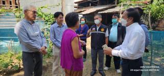 ทน.แม่สอด ลงพื้นที่มอบสิ่งของและถุงยังชีพแก่ผู้ยากไร้ ในเขตเทศบาลนครแม่สอด