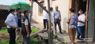 ทน.แม่สอด ลงพื้นที่มอบสิ่งของและถุงยังชีพแก่ผู้ยากไร้ ในเขตเทศบาลนครแม่สอด