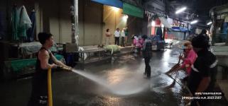 ทน.แม่สอด ดำเนินการฉีดล้างทำความสะอาดตลาดสดเทศบาลนครแม่สอด