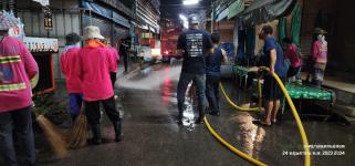 ทน.แม่สอด ดำเนินการฉีดล้างทำความสะอาดตลาดสดเทศบาลนครแม่สอด