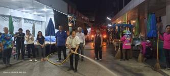 ทน.แม่สอด ดำเนินการฉีดล้างทำความสะอาดตลาดสดเทศบาลนครแม่สอด