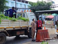 ทน.แม่สอด ลงพื้นที่ดำเนินการตัดต้นไม้และกิ่งไม้ ชุมชนวัดหลวง เขตเทศบาลนครแม่สอด