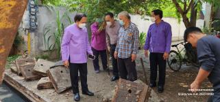 ทน.แม่สอด ลงพื้นที่ดำเนินการขุดลอกรางระบายน้ำ ชุมชนชุมพลพัฒนา เขตเทศบาลนครแม่สอด