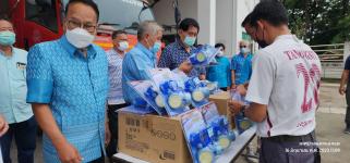 ทน.แม่สอด รับมอบหน้ากากป้องกันสารพิษและแว่นตา จากบริษัท คลีน แพลนนิ่ง จำกัด