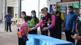 ทน.แม่สอดมอบเงินช่วยเหลือผู้ประสบสภาวะยากลำบากจากสถานการณ์โควิด-19 วันที่ 4