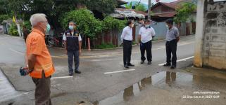 ทน.แม่สอด ลงพื้นที่สำรวจน้ำท่วมขัง ชุมชนสันต้นปิน