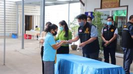 ทน.แม่สอดมอบเงินช่วยเหลือผู้ประสบสภาวะยากลำบากจากสถานการณ์โควิด-19 วันที่ 4