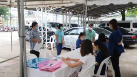 ทน.แม่สอดมอบเงินช่วยเหลือผู้ประสบสภาวะยากลำบากจากสถานการณ์โควิด-19 วันที่ 4