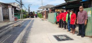 ทน.แม่สอด ลงพื้นที่ตรวจความเรียบร้อยโครงการก่อสร้างปรับปรุงเสริมผิวจราจรแอสฟัลท์ติกคอนกรีต พร้อมยกฝาท่อระบายน้ำ ถนนชุมชนประชารักษ์และถนนชุมชนสักทอง