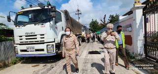 ทน.แม่สอด ลงพื้นที่ตรวจความเรียบร้อยโครงการก่อสร้างปรับปรุงเสริมผิวจราจรแอสฟัลท์ติกคอนกรีต พร้อมยกฝาท่อระบายน้ำ ถนนชุมชนประชารักษ์และถนนชุมชนสักทอง