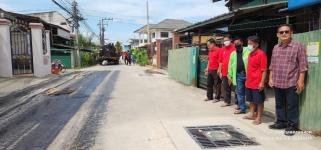 ทน.แม่สอด ลงพื้นที่ตรวจความเรียบร้อยโครงการก่อสร้างปรับปรุงเสริมผิวจราจรแอสฟัลท์ติกคอนกรีต พร้อมยกฝาท่อระบายน้ำ ถนนชุมชนประชารักษ์และถนนชุมชนสักทอง