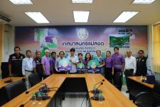 ทน.แม่สอด จัดพิธีมอบป้าย “ร้านอาหารสะอาด รสชาติอร่อย” โครงการอบรมการสุขาภิบาลอาหาร สำหรับผู้ประกอบการร้านอาหาร