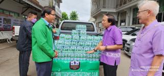 ทน.แม่สอด รับมอบน้ำดื่มจากธนาคารเพื่อการเกษตรและสหกรณ์การเกษตร (ธกส.) สาขาแม่สอด