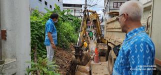ทน.แม่สอด ลงพื้นที่ติดตามการก่อสร้างรางระบายน้ำ ถนนอินทรคีรี ซอย 22 และวางท่อระบายน้ำ ถนนบ้านทุ่ง 