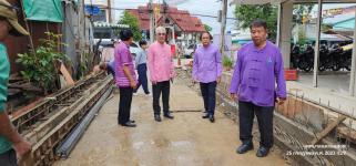  ทน.แม่สอด ลงพื้นที่ติดตามการดำเนินงานก่อสร้างรางระบายน้ำ ถนนอินทรคีรี ซอย 22 