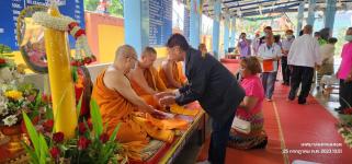 ทน.แม่สอด ร่วมพิธีถวายเทียนจำนำพรรษา ชมรมผู้สูงอายุเทศบาลนครแม่สอด