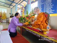 ทน.แม่สอด ร่วมพิธีถวายเทียนจำนำพรรษา ชมรมผู้สูงอายุเทศบาลนครแม่สอด