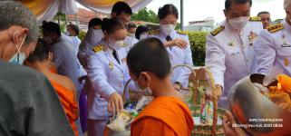 ทน.แม่สอด ร่วมพิธีทำบุญตักบาตรและร่วมถวายสัตย์ปฏิญาณเพื่อเป็นข้าราชการที่ดี เนื่องในโอกาสวันเฉลิมพระชนมพรรษา 71 พรรษา   28 กรกฎาคม 2566