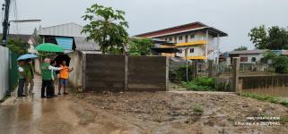 ทน.แม่สอด ลงพื้นที่สำรวจจุดน้ำท่วมขัง และเฝ้าระวังติดตามสถานการณ์ เตรียมพร้อมหลังฝนตกอย่างต่อเนื่อง