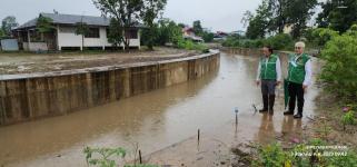 ทน.แม่สอด ลงพื้นที่สำรวจจุดน้ำท่วมขัง และเฝ้าระวังติดตามสถานการณ์ เตรียมพร้อมหลังฝนตกอย่างต่อเนื่อง