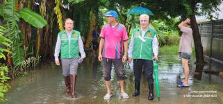 ทน.แม่สอด ลงพื้นที่สำรวจจุดน้ำท่วมขัง และเฝ้าระวังติดตามสถานการณ์ เตรียมพร้อมหลังฝนตกอย่างต่อเนื่อง