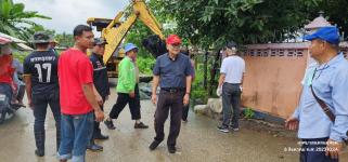 ทน.แม่สอด ลงพื้นที่แก้ไขปัญหาน้ำท่วมขัง รอการระบาย ถนนสายแม่สอด - แม่ตาว