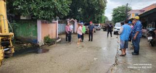 ทน.แม่สอด ลงพื้นที่แก้ไขปัญหาน้ำท่วมขัง รอการระบาย ถนนสายแม่สอด - แม่ตาว