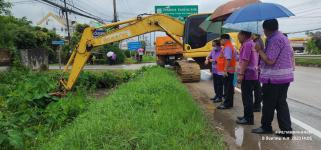 ทน.แม่สอด ร่วมกับ รองผู้ว่าฯ ตาก และหน่วยงานต่างๆ ลงพื้นที่ติดตามสถานการณ์น้ำท่วมในเขตเทศบาลนครแม่สอด