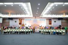 จัดพิธีมอบวุฒิบัตรให้แก่ผู้สำเร็จการศึกษา “วิชชาลัยสูงวัยนครแม่สอด” 