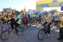 ดร.เทอดเกียรติ ชินสรนันท์  นายกเทศมนตรีนครแม่สอด นำคณะผู้บริหาร สมาชิกสภาเทศบาลนครแม่สอด  ข้าราชการ พนักงาน ร่วมกิจกรรม Bike For Dad ปั่นเพื่อพ่อ