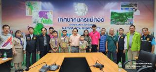 ทน.แม่สอด ร่วมแสดงความยินดี พร้อมมอบโอวาทแก่นักเรียนตัวแทนเข้าร่วมการแข่งขันทางวิชาการและกีฬา