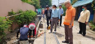 ทน.แม่สอด ลงพื้นที่ตรวจงานก่อสร้างต่าง ๆ ในเขตเทศบาลนครแม่สอด