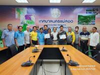 ทน.แม่สอด ร่วมแสดงความยินดีกับนักกรีฑาดาวรุ่ง โรงเรียนกีฬาเทศบาลนครแม่สอด