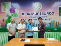 ทน.แม่สอด ร่วมแสดงความยินดีกับนักกรีฑาดาวรุ่ง โรงเรียนกีฬาเทศบาลนครแม่สอด