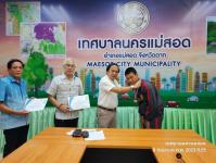 ทน.แม่สอด ร่วมแสดงความยินดีกับนักกรีฑาดาวรุ่ง โรงเรียนกีฬาเทศบาลนครแม่สอด