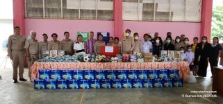 ทน.แม่สอด รับมอบวัสดุอุปกรณ์สื่อการเรียนฯ จากผู้ว่าฯ ตาก พร้อมคณะเหล่ากาชาด จ.ตาก