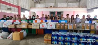 ทน.แม่สอด รับมอบวัสดุอุปกรณ์สื่อการเรียนฯ จากผู้ว่าฯ ตาก พร้อมคณะเหล่ากาชาด จ.ตาก