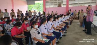 ทน.แม่สอด รับมอบวัสดุอุปกรณ์สื่อการเรียนฯ จากผู้ว่าฯ ตาก พร้อมคณะเหล่ากาชาด จ.ตาก