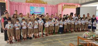 ทน.แม่สอด รับมอบวัสดุอุปกรณ์สื่อการเรียนฯ จากผู้ว่าฯ ตาก พร้อมคณะเหล่ากาชาด จ.ตาก