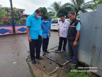 ทน.แม่สอด ลงพื้นที่สำรวจฝาท่อและไหล่ทางชำรุด บริเวณถนนชุมชนดอนไชย