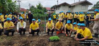 ทน.แม่สอด ร่วมกิจกรรมการขับเคลื่อนต่อยอด แนวทางน้อมนำแนวพระราชดำริฯ สู่ปฏิบัติการปลูกผักสวนครัว เพื่อสร้างความมั่นคงทางด้านอาหาร ประจำปี 2566