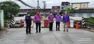 ทน.แม่สอด ลงพื้นที่ติดตามความเรียบร้อยการซ่อมแซมคอสะพานร่วมแรง 
