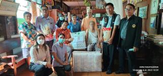 ทน.แม่สอด ลงพื้นที่มอบสิ่งของอุปโภคบริโภคให้แก่ผู้ยากไร้และผู้ป่วยติดเตียง ในเขตเทศบาลนครแม่สอด