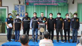 ทน.แม่สอดมอบเงินช่วยเหลือผู้ประสบสภาวะยากลำบากจากสถานการณ์โควิด-19 วันสุดท้าย