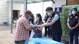 ทน.แม่สอดมอบเงินช่วยเหลือผู้ประสบสภาวะยากลำบากจากสถานการณ์โควิด-19 วันที่ 3