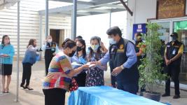 ทน.แม่สอดมอบเงินช่วยเหลือผู้ประสบสภาวะยากลำบากจากสถานการณ์โควิด-19 วันที่ 3