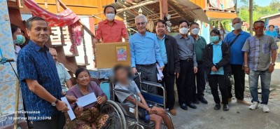 ทน.แม่สอด ลงพื้นที่มอบสิ่งของอุปโภคบริโภคให้แก่ผู้สูงอายุ และผู้ป่วยติดเตียง ชุมชนร่วมแรง