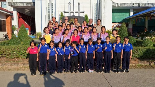 ทน.แม่สอด พบปะนักเรียนและร่วมกิจกรรมหน้าเสาธง ณ โรงเรียนเทศบาลวัดดอนแก้ว