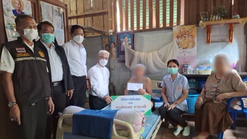 ทน.แม่สอด ลงพื้นที่มอบสิ่งของอุปโภคบริโภคให้แก่ผู้สูงอายุ และผู้ป่วยติดเตียง ชุมชนอิสลาม